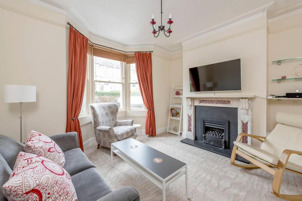 Spacious House - 2 Double Rooms - Street Parking - Garden Bath Extérieur photo
